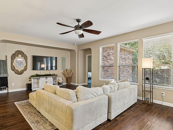 5th image of 1113 Yellow Iris Rd