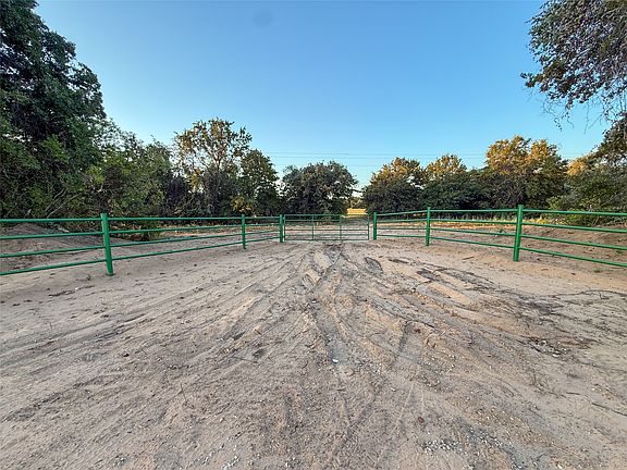 4th image of 481 County Road 1650