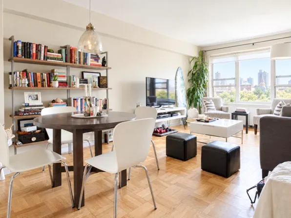 33 Greenwich Avenue image 1 of 10