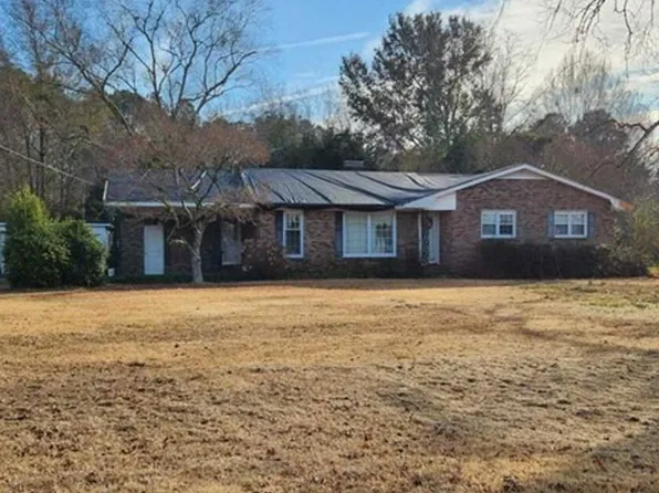 911 Massey Dr, Kinston, NC 28504