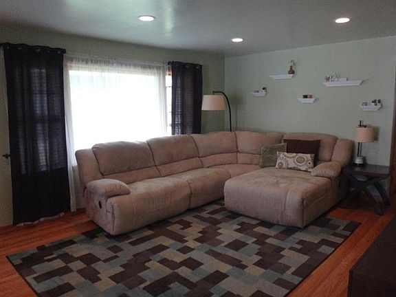 3rd image of 840 Shady Ln