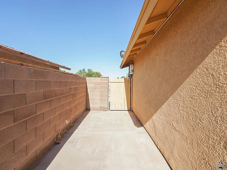2146 S 47th Ave — Photo 8