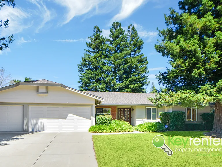 116 Corral Cir — Photo 1