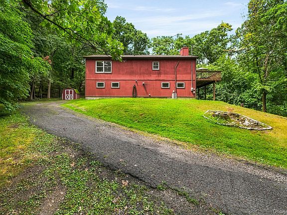 3rd image of 35 Moccasin View Road