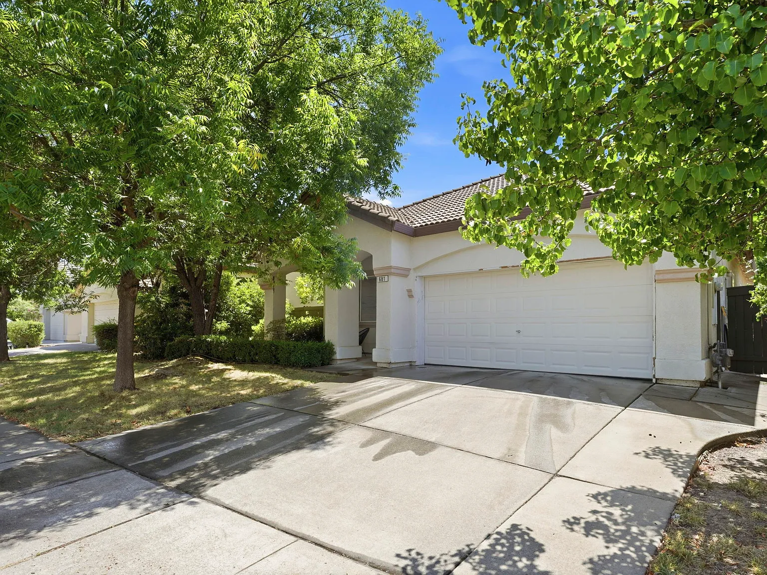 681 Eastbrook Cir — Photo 3