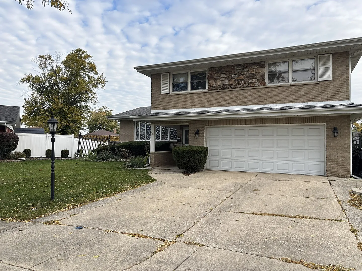 838 E 163rd Pl photo 1