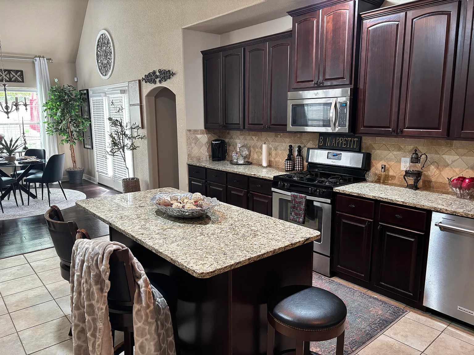 4 bed, 3.5 bath, 2497 sqft, $2,800 — Photo 4