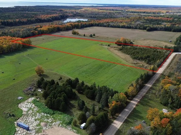 W Pawley Rd, Gulliver, MI 49840