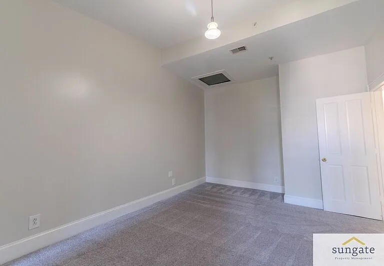1729 Park Ave #4 — Photo 4