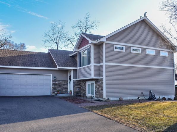 370 20th St, Newport, MN 55055