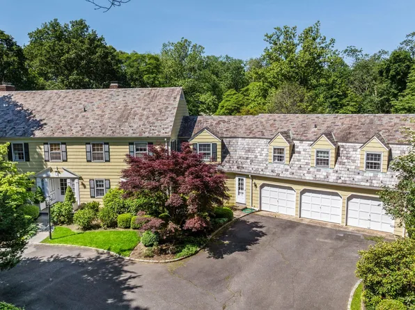 24 Wellington Road, Locust Valley, NY 11560