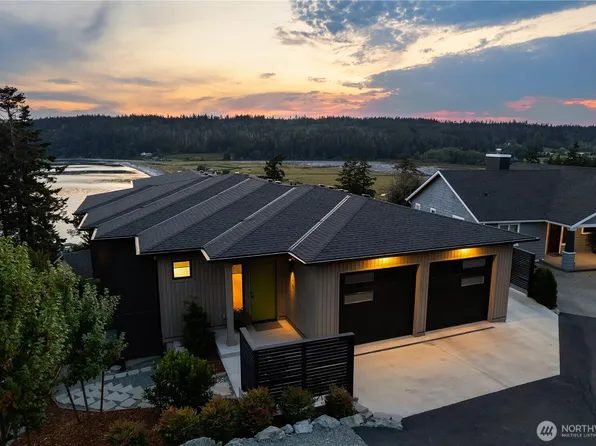 2210 Cleven Park Rd, Camano Island, WA 98282