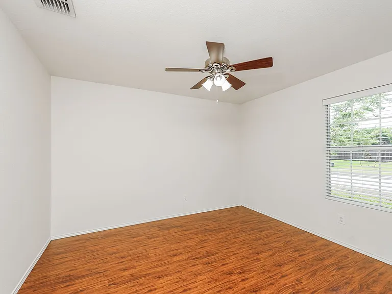 2704 Redwood St — Photo 15