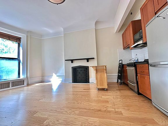 2nd image of 309 W 84th St #4