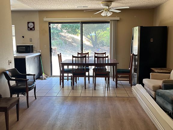 family room to nook/kitchen