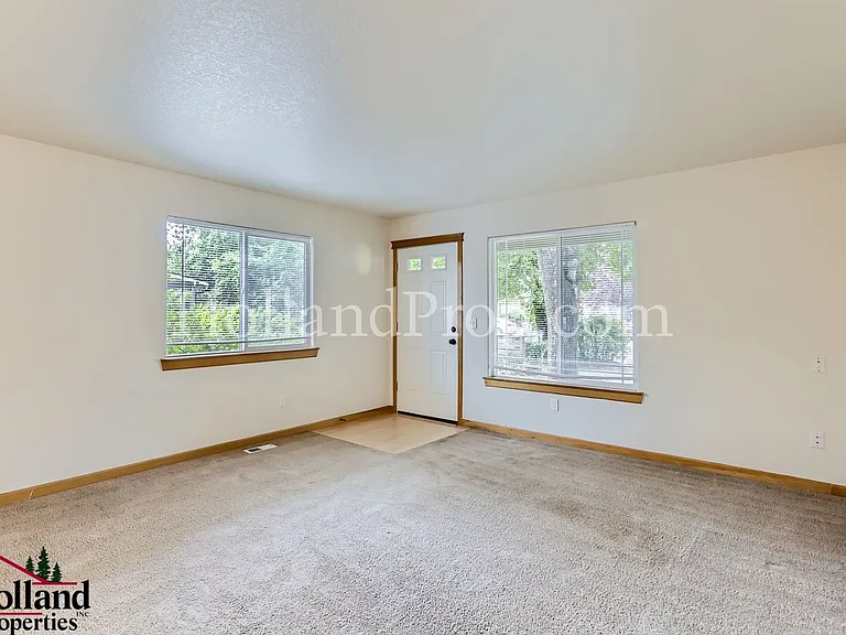 6547 SE Woodstock Blvd — Photo 5