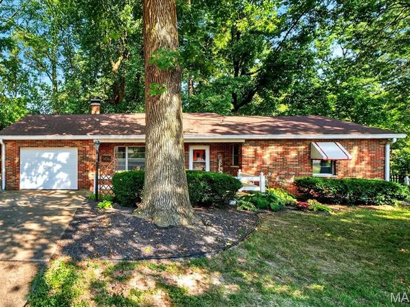 906 N 17th St, Belleville, IL 62226