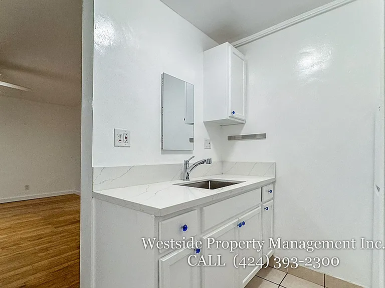 416 Rose Ave #4 — Photo 6