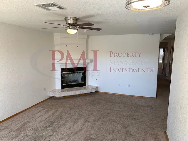 2229 Santa Ana — Photo 3