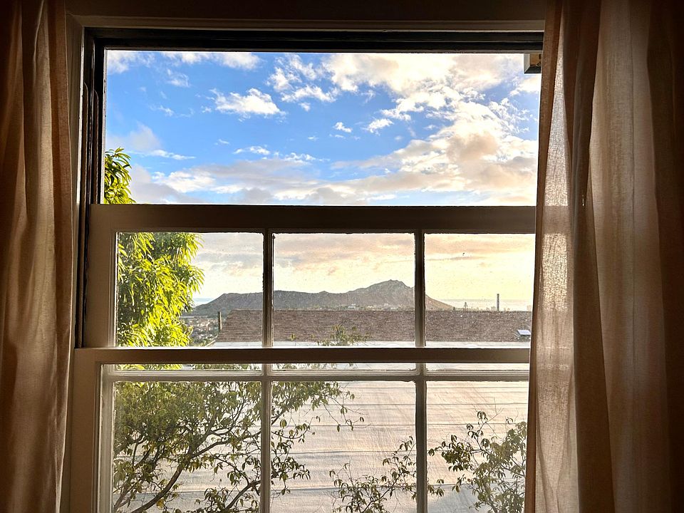 Diamond Head view from living room