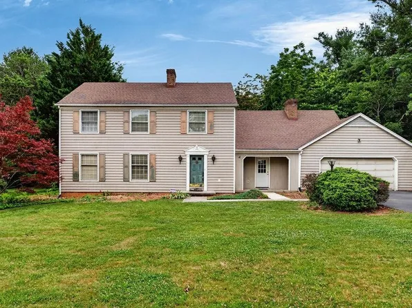 2818 Plantation Ln, Waynesboro, VA 22980