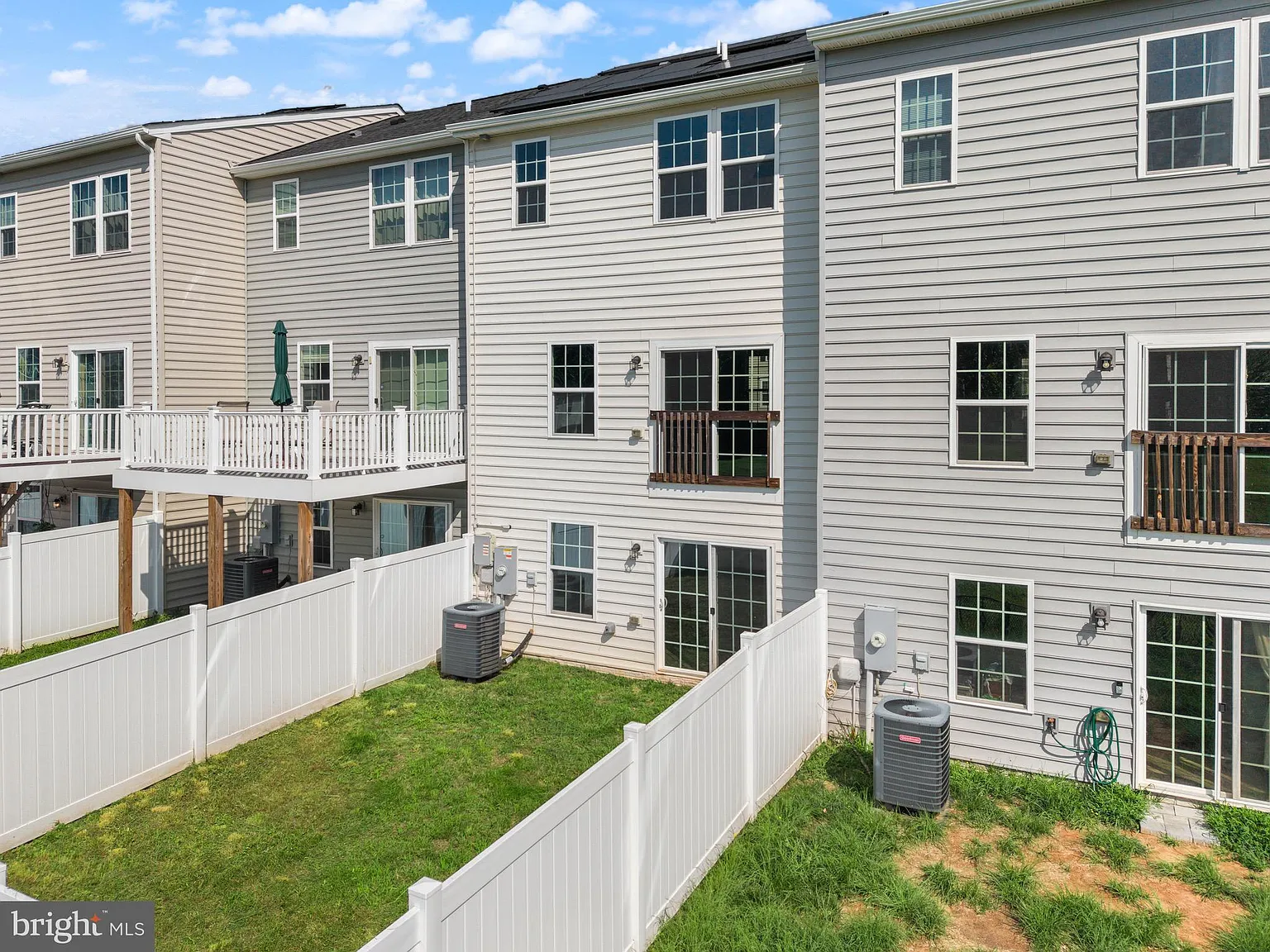 3 bed, 2.5 bath, 1720 sqft, $2,300 — Photo 4