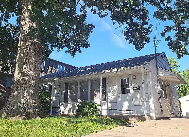 5 bed, $3,413 — Photo 1