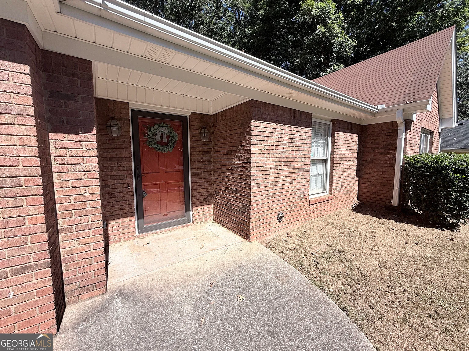 3 bed, 2.0 bath, 1834 sqft, $2,150 — Photo 3