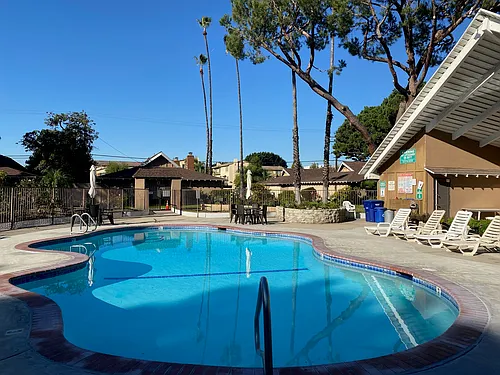 Knott Ave Photo 1