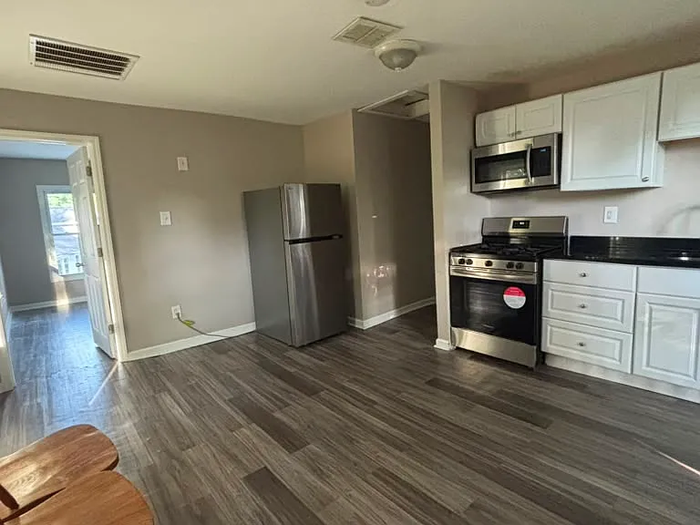 614 Pine St #3 — Photo 2