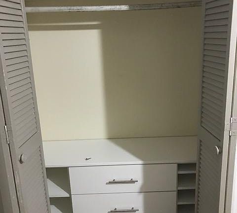 closet with drawers