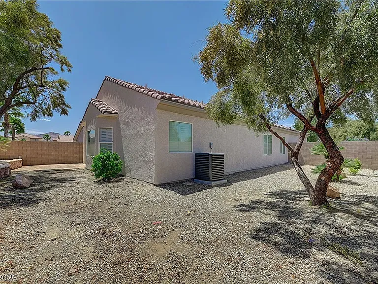 2444 Urrard St — Photo 1