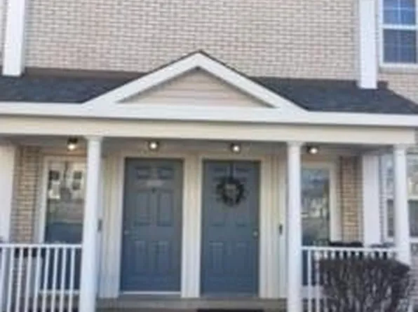 9120 Eager Rd, Saint Louis, MO 63144