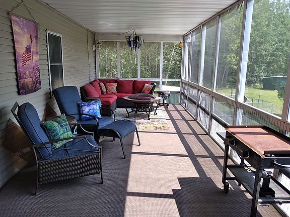 Screened back deck