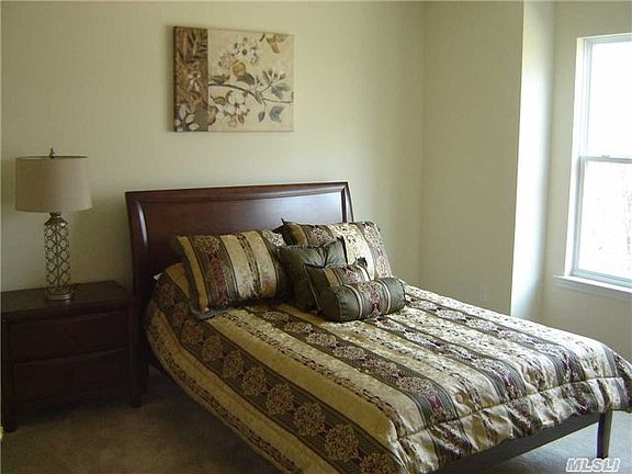 5th image of 18 Old Orchard Ct