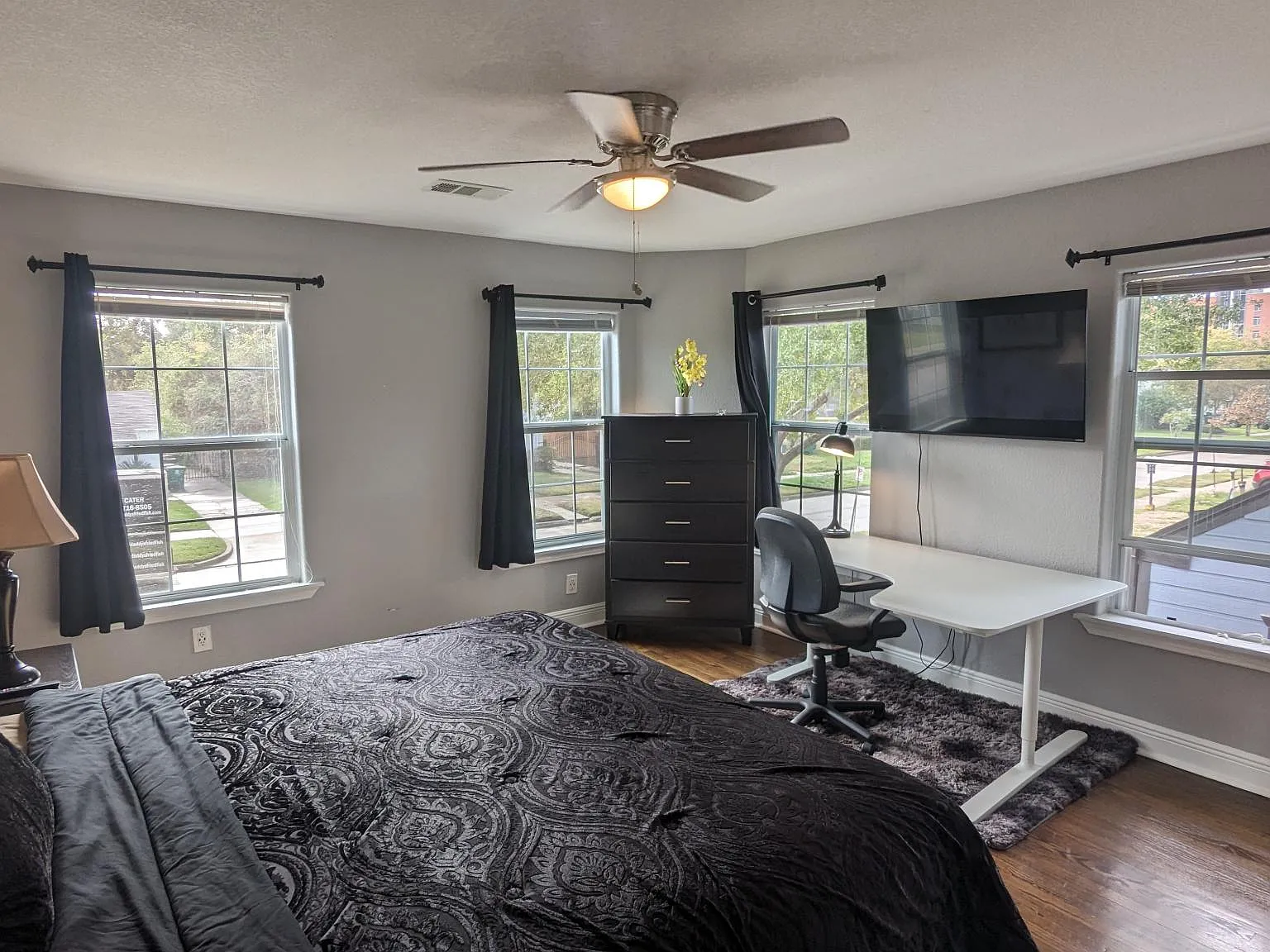 3715 Eagle St — Photo 3
