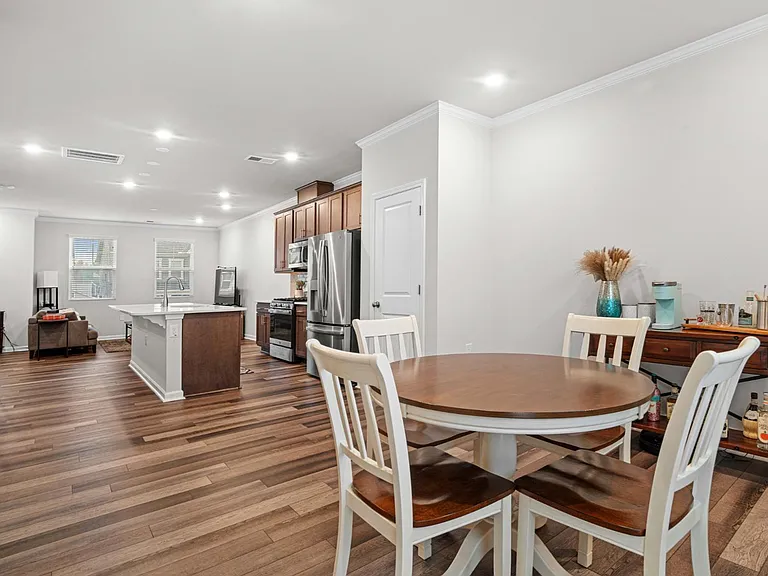 728 Cormiche Ln — Photo 15