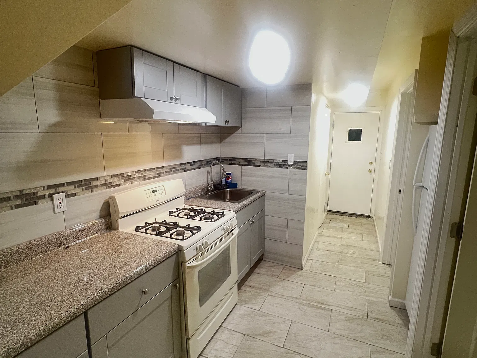 2 bed, 750 sqft, $2,000 — Photo 4