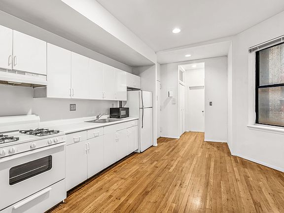 2nd image of 235 E 53rd St #3BI