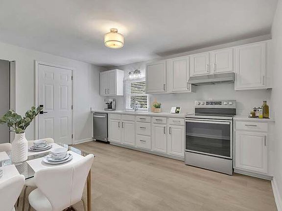 3rd image of 651 Ann Ave