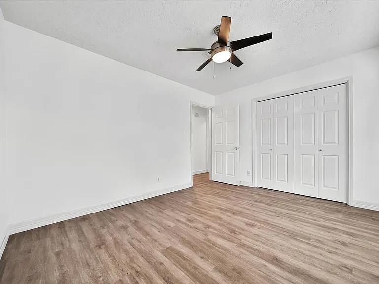 9411 Roos Rd — Photo 28