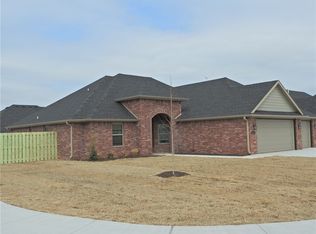 2504 SW Cadwell Ave, Bentonville, AR 72713