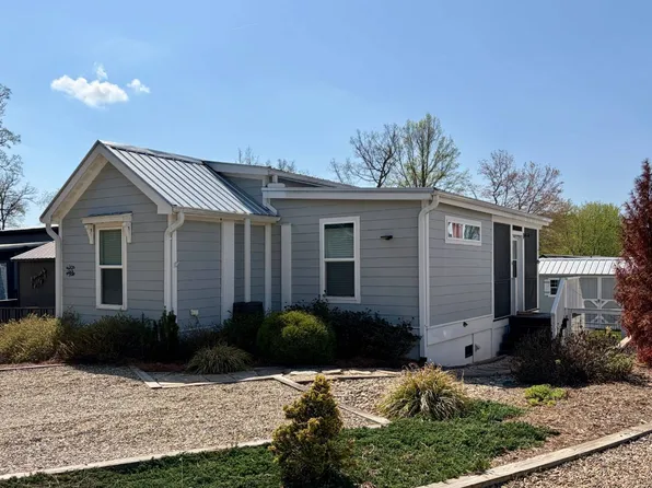 53 Highland Hill Ln, Flat Rock, NC 28731