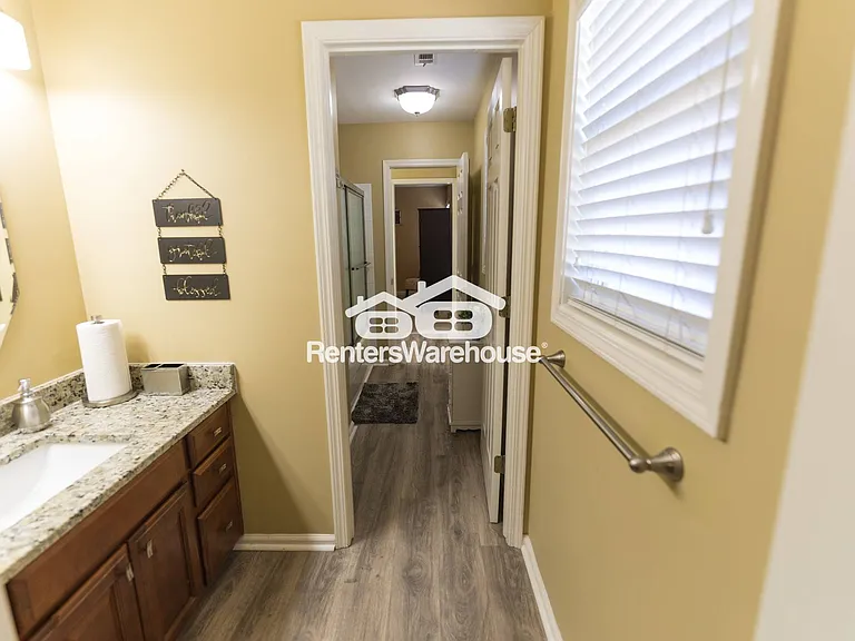 1900 Enfield Ct — Photo 43