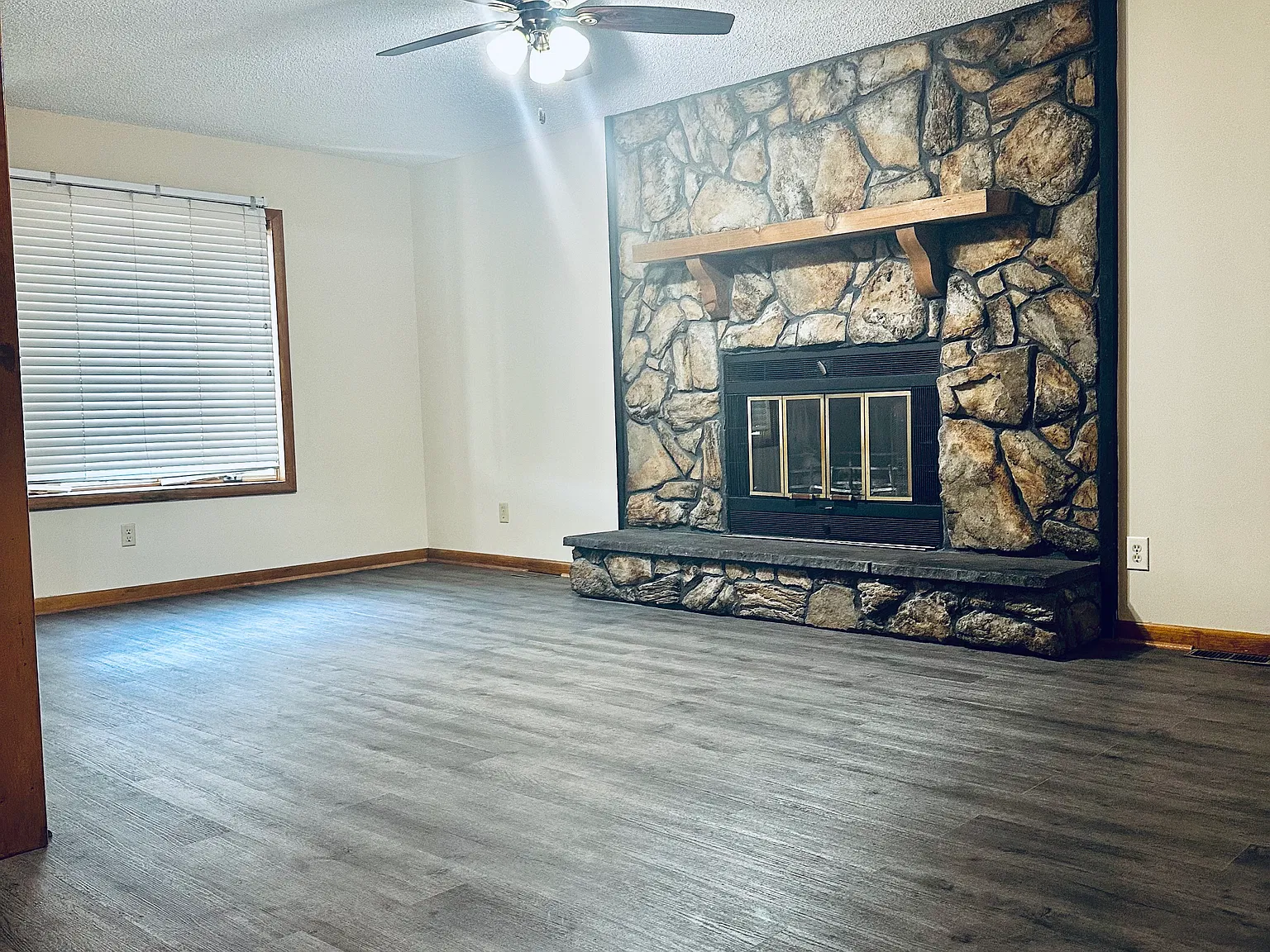 7914 E Lincoln St — Photo 2
