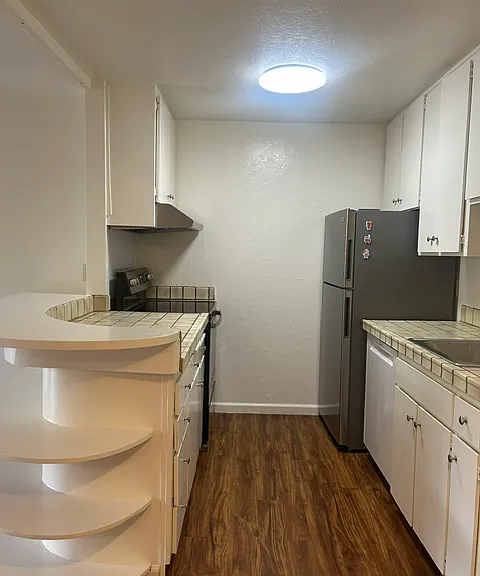 250 Whitmore St #301 — Photo 6