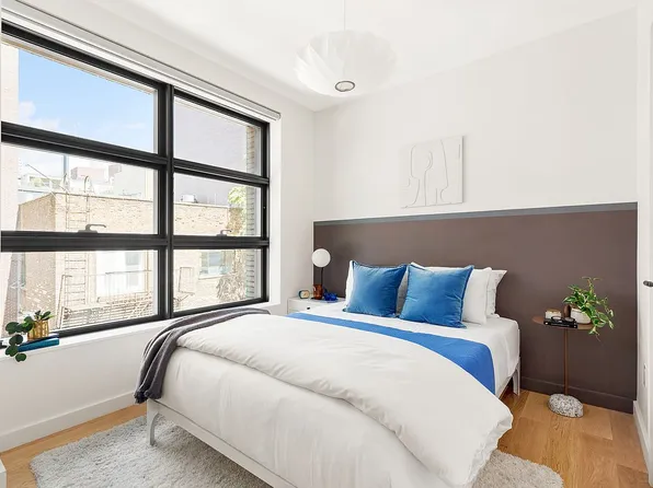 547 W 47th St Room 709, New York, NY 10036