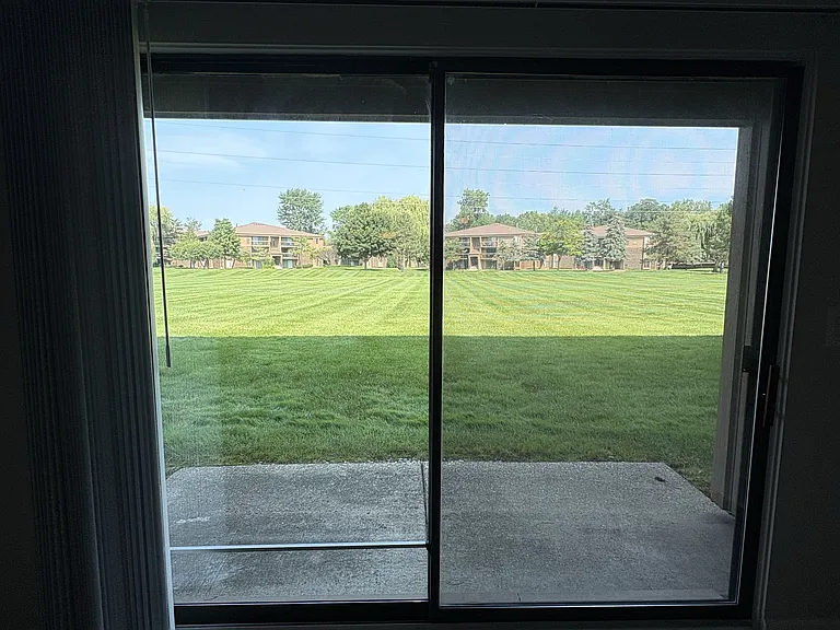 Lakeside Village Apartments — Photo 108
