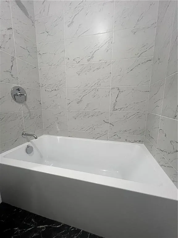 1 bed, 1.0 bath, 650 sqft, $2,600 — Photo 2