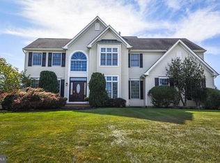6 Dorchester Ln, Newtown, PA 18940